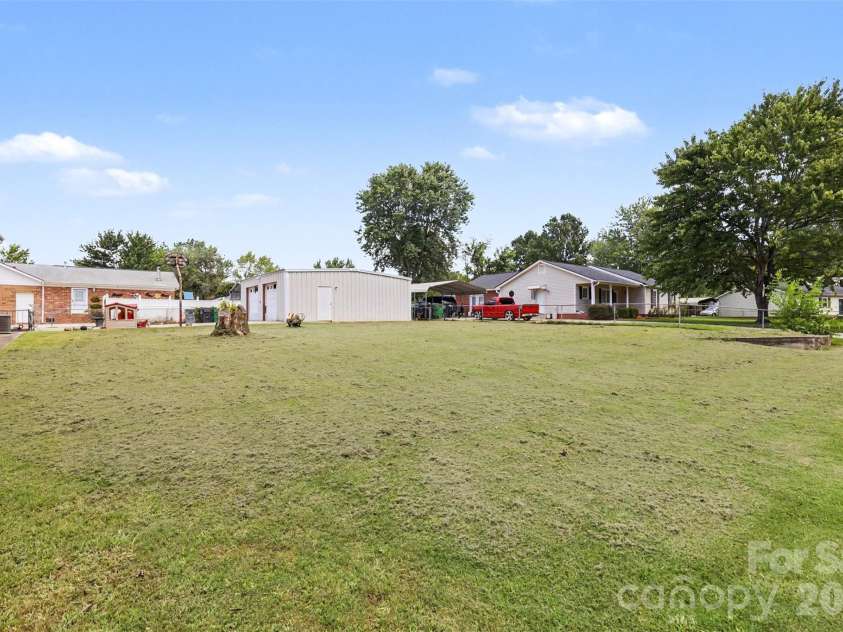 2119 O Hara Drive, Charlotte, NC 28273.  MLS# CAR4415100, YatesRealty ID 45557. Huge backyard