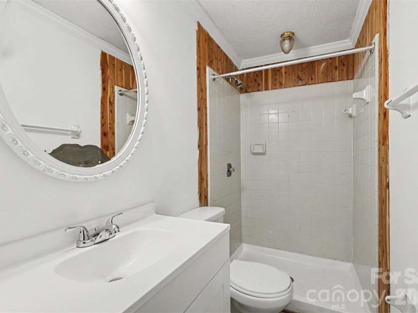 2119 O Hara Drive, Charlotte, NC 28273.  MLS# CAR4415100, YatesRealty ID 45557. Primary bathroom