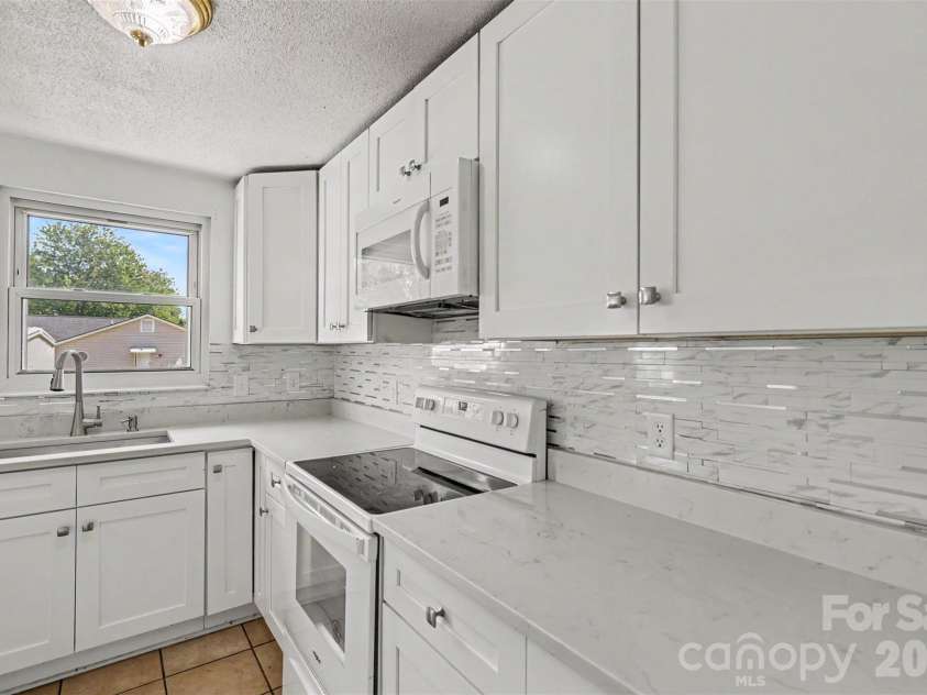 2119 O Hara Drive, Charlotte, NC 28273.  MLS# CAR4415100, YatesRealty ID 45557. Updated appliances