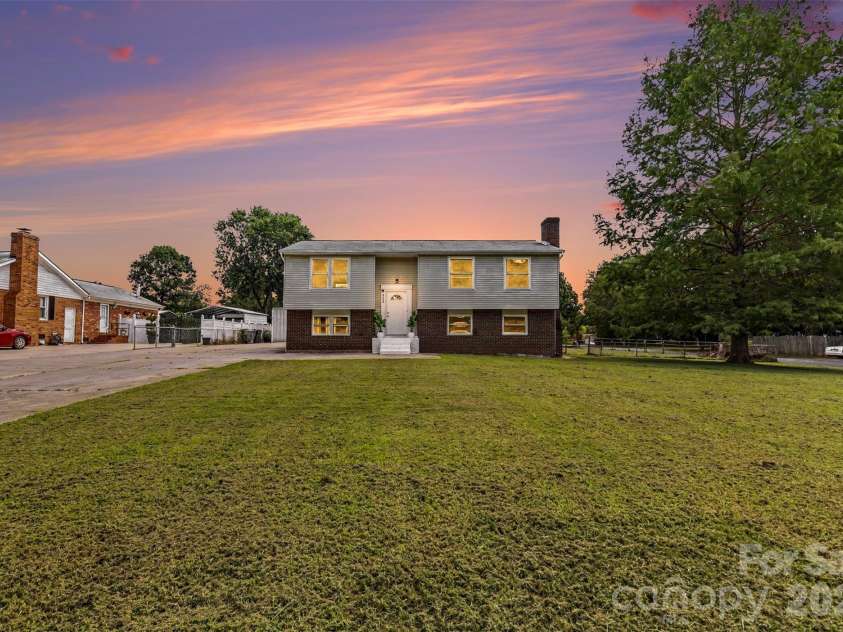 2119 O Hara Drive, Charlotte, NC 28273.  MLS# CAR4415100, YatesRealty ID 45557. Welcome to 2119 O Hara Dr!