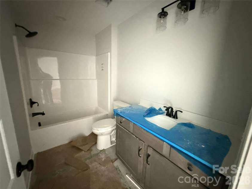 4048 Zinnia Drive, Harrisburg, NC 28075.  MLS# CAR4299454, YatesRealty ID 4556. Bath 3