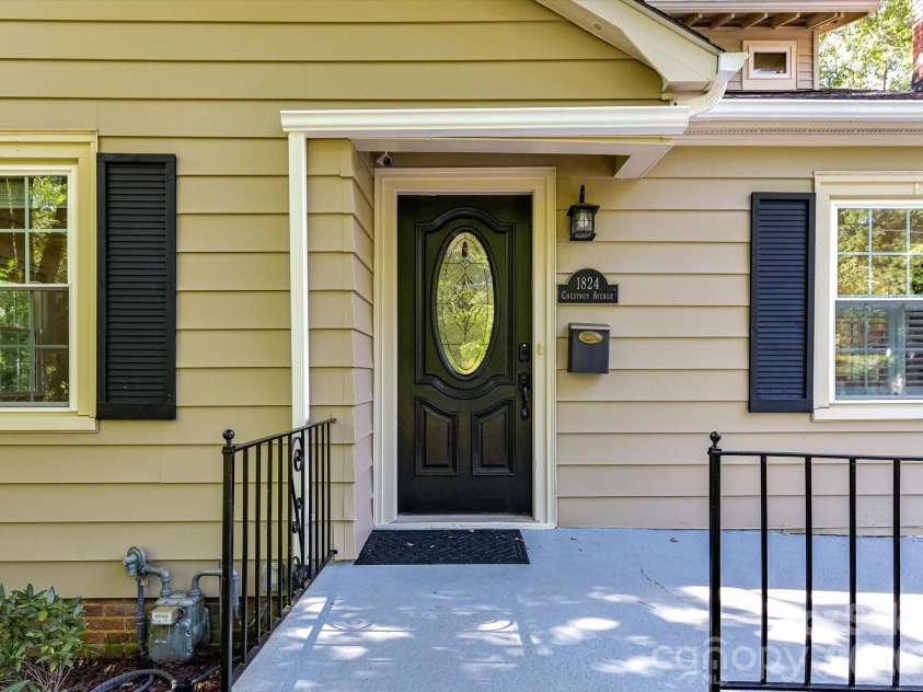 1824 Chestnut Avenue, Charlotte, NC 28205.  MLS# CAR4411171, YatesRealty ID 45564. 