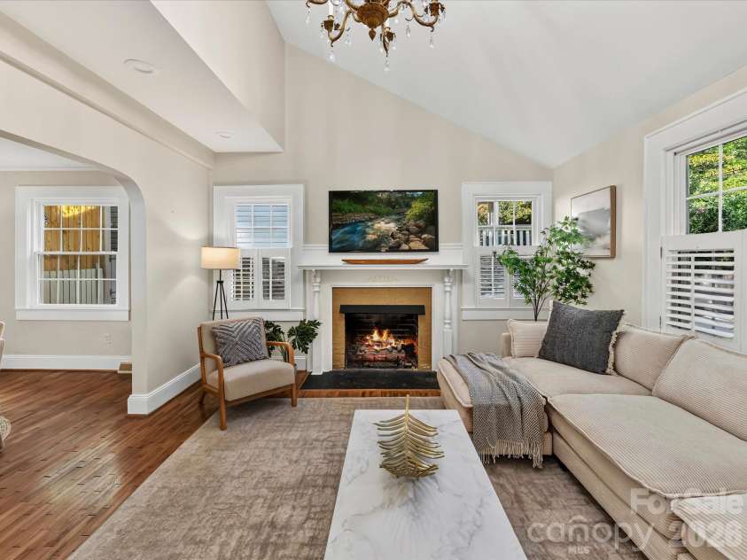 1824 Chestnut Avenue, Charlotte, NC 28205.  MLS# CAR4411171, YatesRealty ID 45564. 