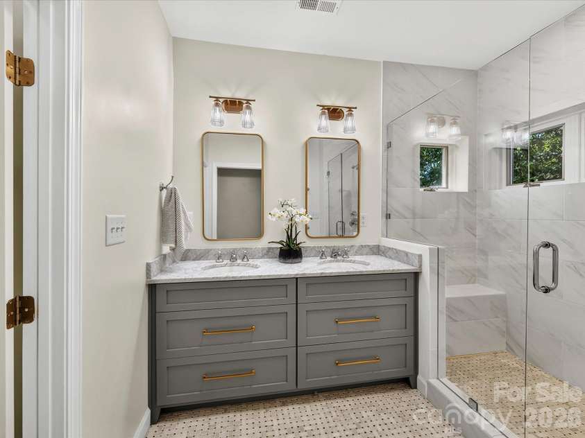 1824 Chestnut Avenue, Charlotte, NC 28205.  MLS# CAR4411171, YatesRealty ID 45564. 
