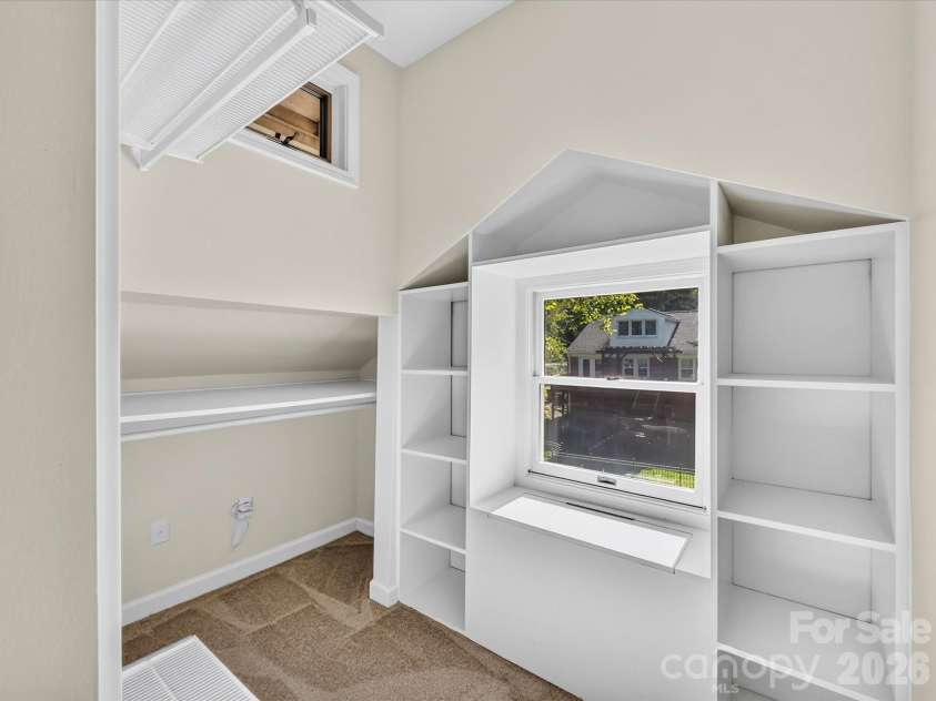 1824 Chestnut Avenue, Charlotte, NC 28205.  MLS# CAR4411171, YatesRealty ID 45564. 