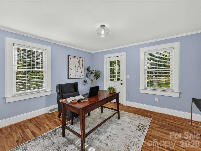 1824 Chestnut Avenue, Charlotte, NC 28205.  MLS# CAR4411171, YatesRealty ID 45564. 