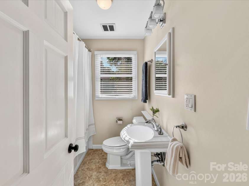 1824 Chestnut Avenue, Charlotte, NC 28205.  MLS# CAR4411171, YatesRealty ID 45564. 