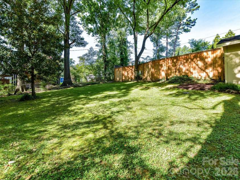 1824 Chestnut Avenue, Charlotte, NC 28205.  MLS# CAR4411171, YatesRealty ID 45564. 
