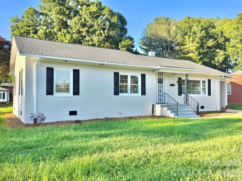 264 3rd Avenue, Taylorsville, NC 28681.  MLS# CAR4416575, YatesRealty ID 45565. 