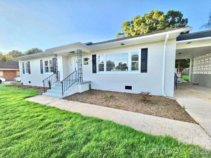 264 3rd Avenue, Taylorsville, NC 28681.  MLS# CAR4416575, YatesRealty ID 45565. 