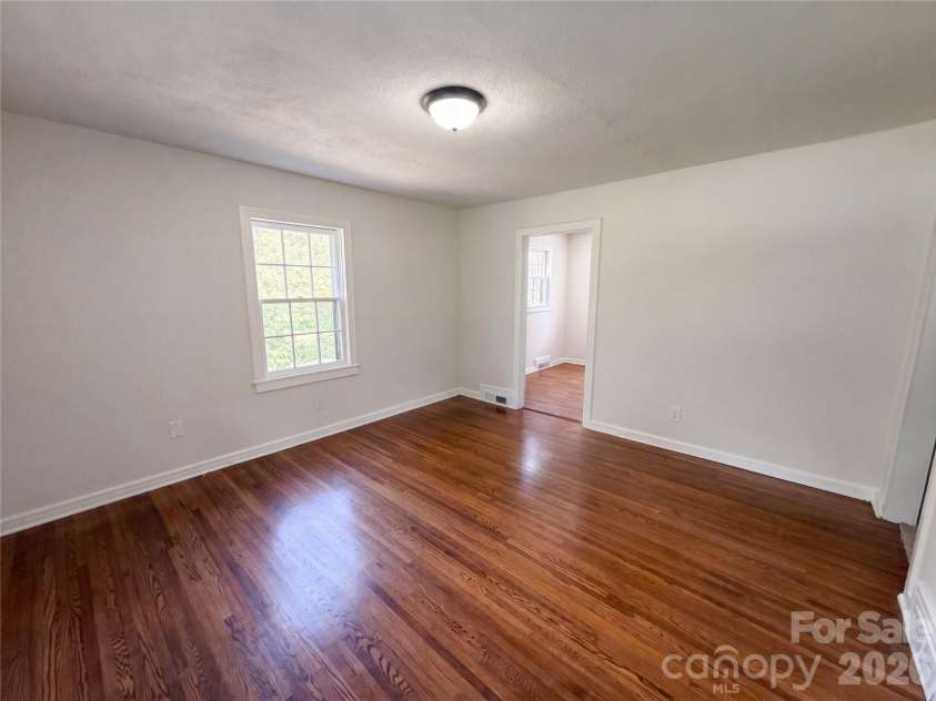 1006 Peachtree Road, Charlotte, NC 28216.  MLS# CAR4416578, YatesRealty ID 45566. 