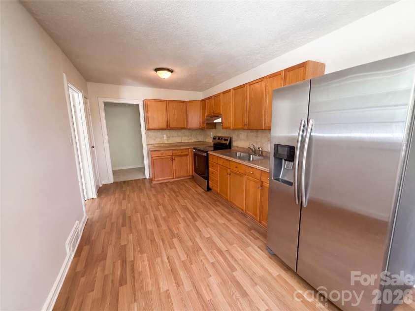 1006 Peachtree Road, Charlotte, NC 28216.  MLS# CAR4416578, YatesRealty ID 45566. 