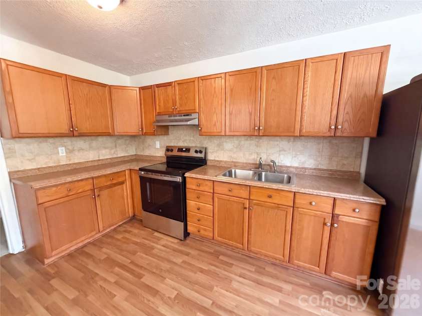 1006 Peachtree Road, Charlotte, NC 28216.  MLS# CAR4416578, YatesRealty ID 45566. 