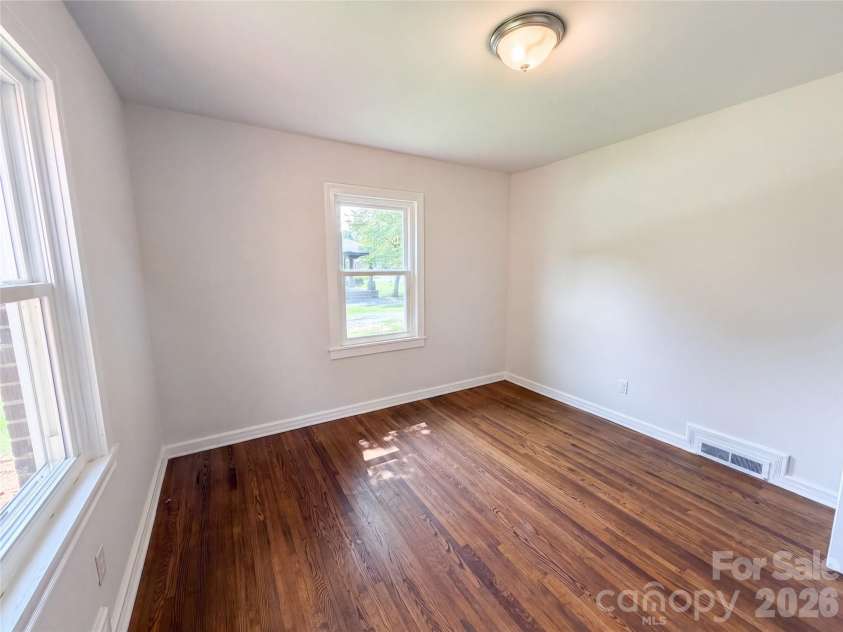1006 Peachtree Road, Charlotte, NC 28216.  MLS# CAR4416578, YatesRealty ID 45566. 
