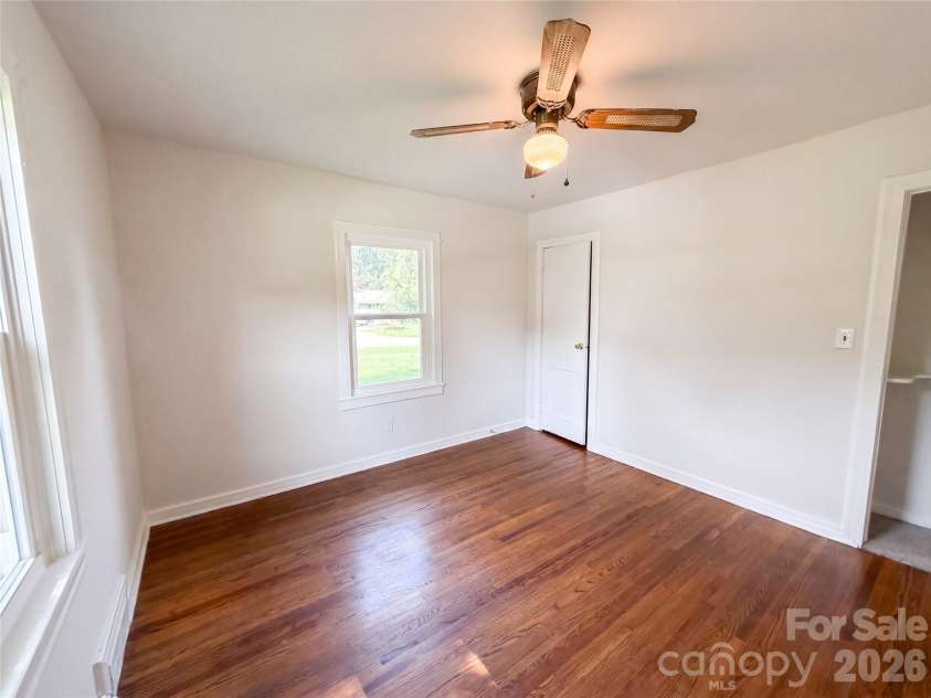 1006 Peachtree Road, Charlotte, NC 28216.  MLS# CAR4416578, YatesRealty ID 45566. 
