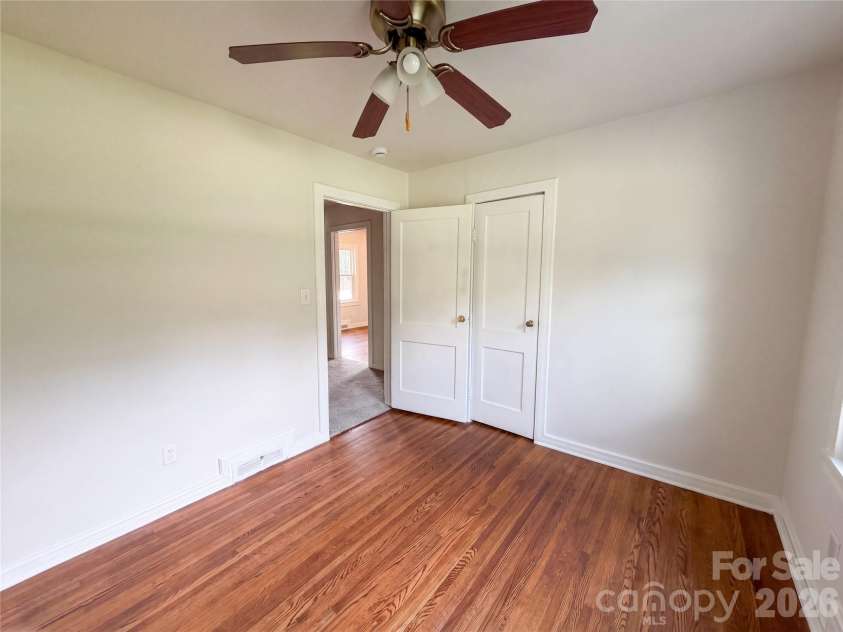 1006 Peachtree Road, Charlotte, NC 28216.  MLS# CAR4416578, YatesRealty ID 45566. 