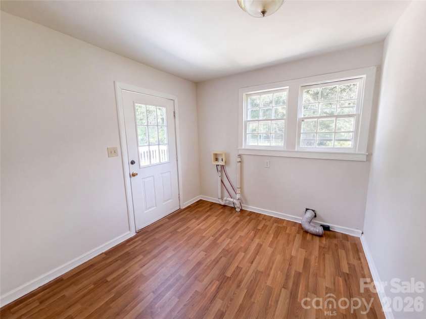 1006 Peachtree Road, Charlotte, NC 28216.  MLS# CAR4416578, YatesRealty ID 45566. 