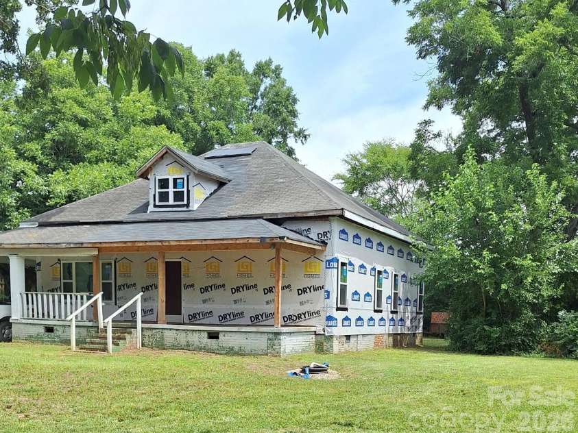 687 Parkway Drive, Chester, SC 29706.  MLS# CAR4398001, YatesRealty ID 45567. 