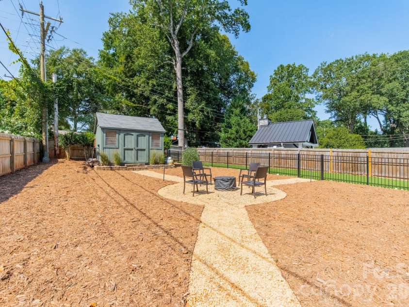 5546 Murrayhill Road, Charlotte, NC 28210.  MLS# CAR4416382, YatesRealty ID 45569. 