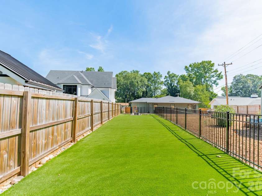 5546 Murrayhill Road, Charlotte, NC 28210.  MLS# CAR4416382, YatesRealty ID 45569. 