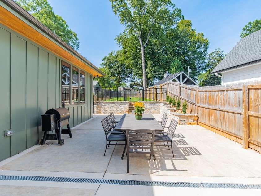 5546 Murrayhill Road, Charlotte, NC 28210.  MLS# CAR4416382, YatesRealty ID 45569. 