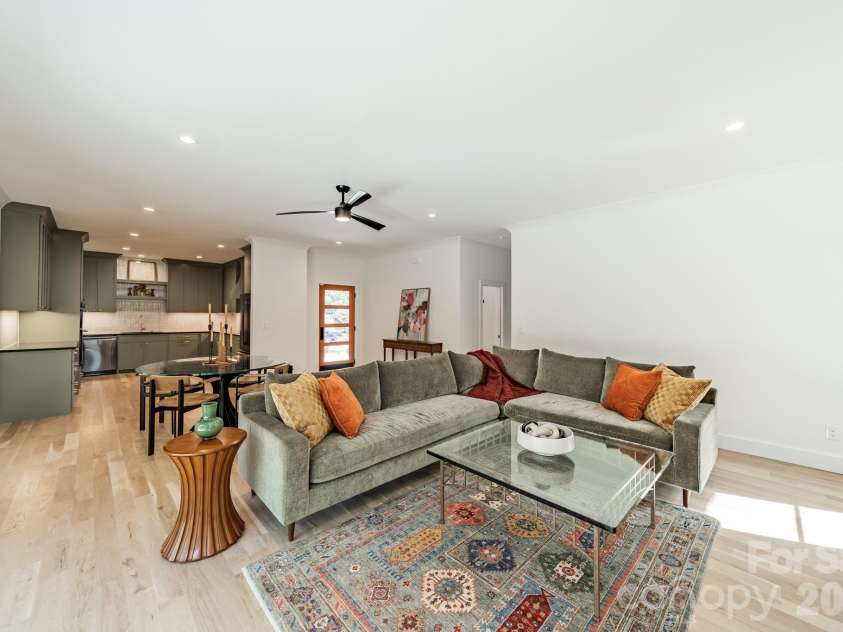 5546 Murrayhill Road, Charlotte, NC 28210.  MLS# CAR4416382, YatesRealty ID 45569. 