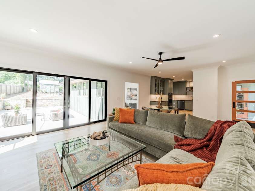 5546 Murrayhill Road, Charlotte, NC 28210.  MLS# CAR4416382, YatesRealty ID 45569. 