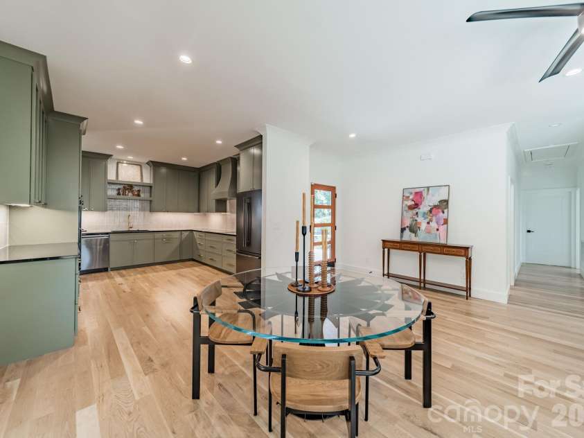 5546 Murrayhill Road, Charlotte, NC 28210.  MLS# CAR4416382, YatesRealty ID 45569. 