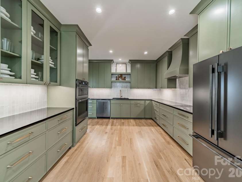 5546 Murrayhill Road, Charlotte, NC 28210.  MLS# CAR4416382, YatesRealty ID 45569. 