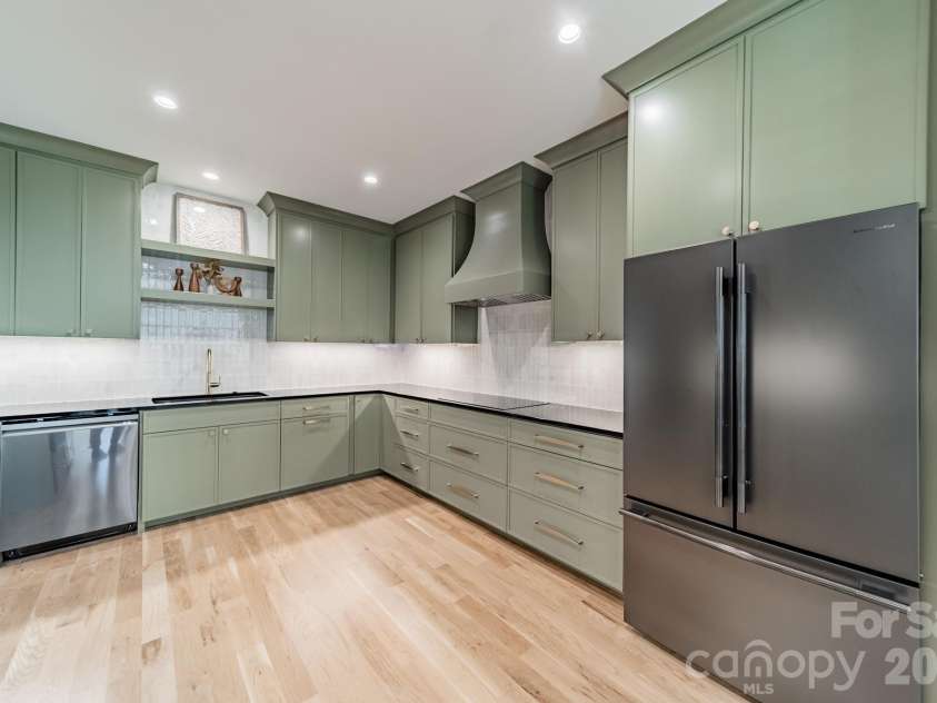 5546 Murrayhill Road, Charlotte, NC 28210.  MLS# CAR4416382, YatesRealty ID 45569. 