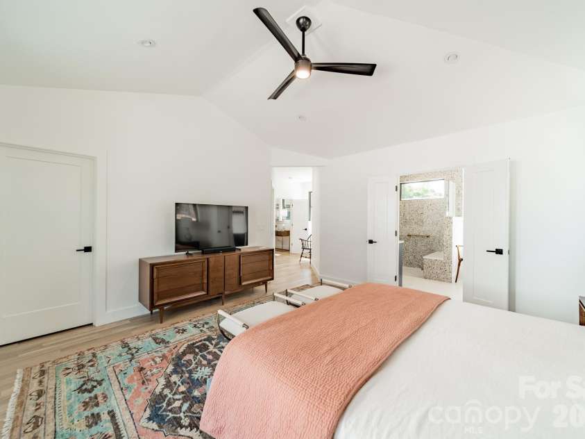 5546 Murrayhill Road, Charlotte, NC 28210.  MLS# CAR4416382, YatesRealty ID 45569. 