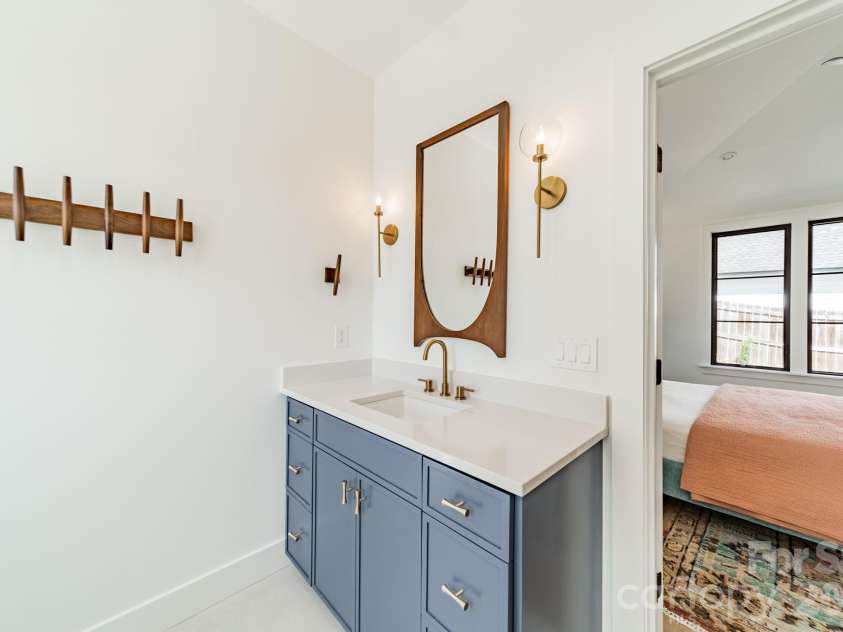 5546 Murrayhill Road, Charlotte, NC 28210.  MLS# CAR4416382, YatesRealty ID 45569. 