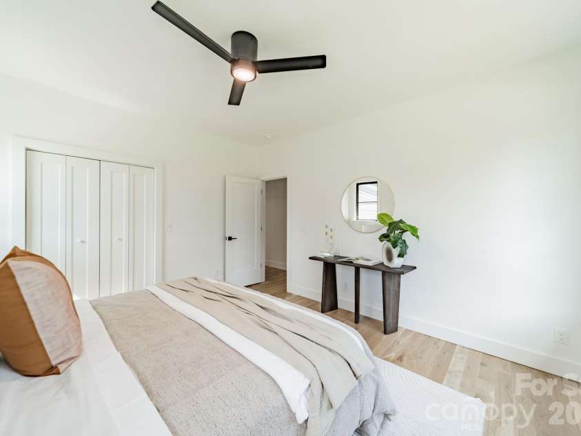5546 Murrayhill Road, Charlotte, NC 28210.  MLS# CAR4416382, YatesRealty ID 45569. 