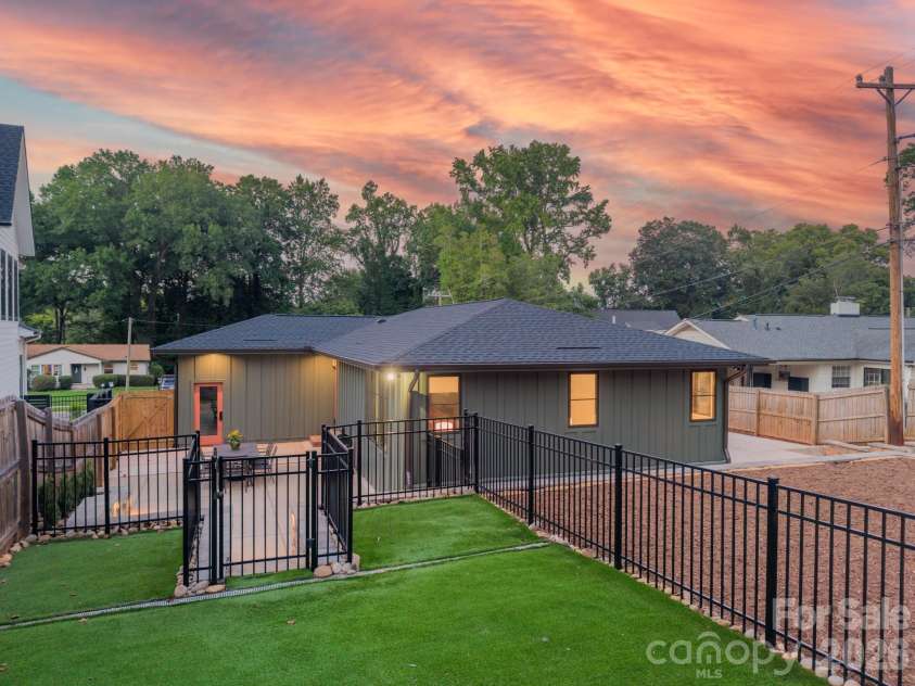5546 Murrayhill Road, Charlotte, NC 28210.  MLS# CAR4416382, YatesRealty ID 45569. 