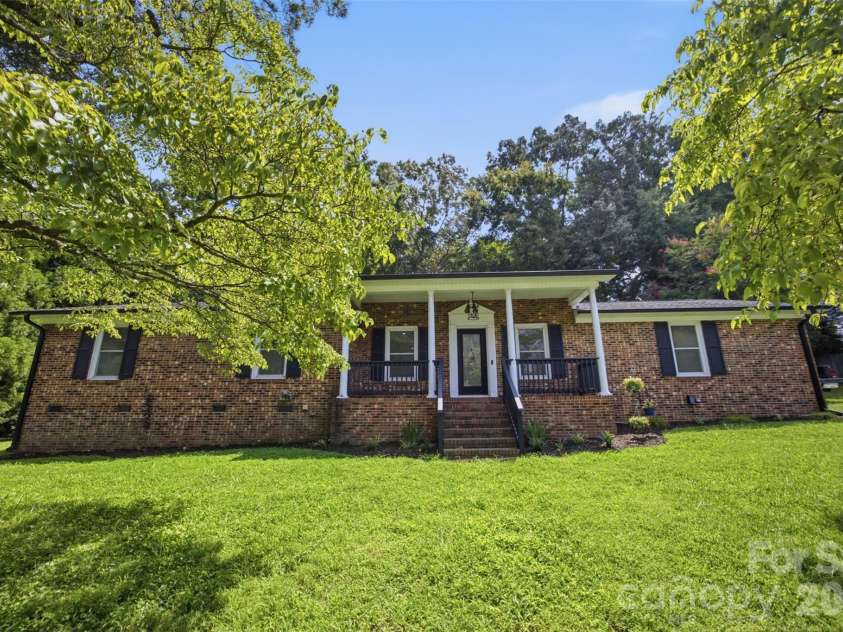 806 Danbrook Circle, Lincolnton, NC 28092.  MLS# CAR4412855, YatesRealty ID 45571. 