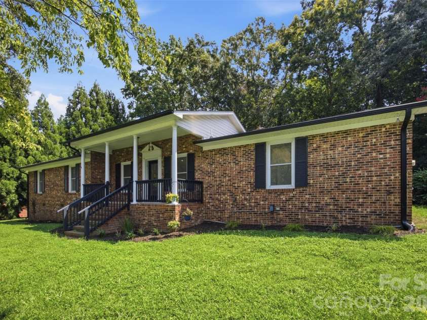 806 Danbrook Circle, Lincolnton, NC 28092.  MLS# CAR4412855, YatesRealty ID 45571. 