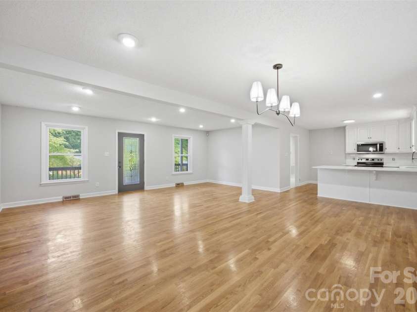 806 Danbrook Circle, Lincolnton, NC 28092.  MLS# CAR4412855, YatesRealty ID 45571. 