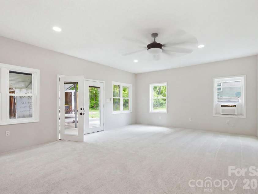 806 Danbrook Circle, Lincolnton, NC 28092.  MLS# CAR4412855, YatesRealty ID 45571. 