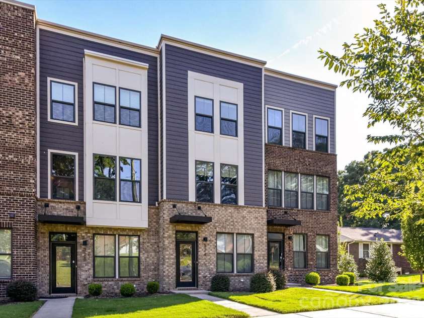 324 Yorkshire Drive, Charlotte, NC 28217.  MLS# CAR4416502, YatesRealty ID 45573. 