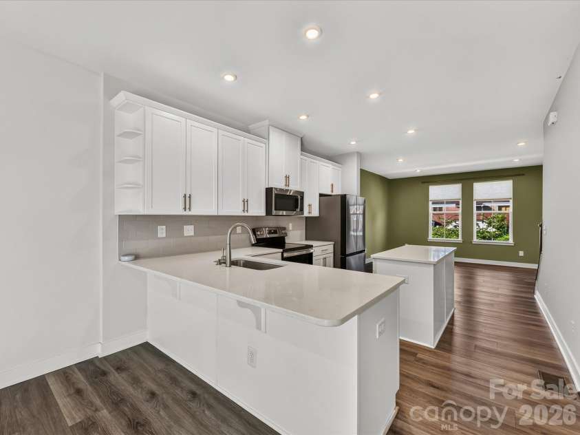324 Yorkshire Drive, Charlotte, NC 28217.  MLS# CAR4416502, YatesRealty ID 45573. 