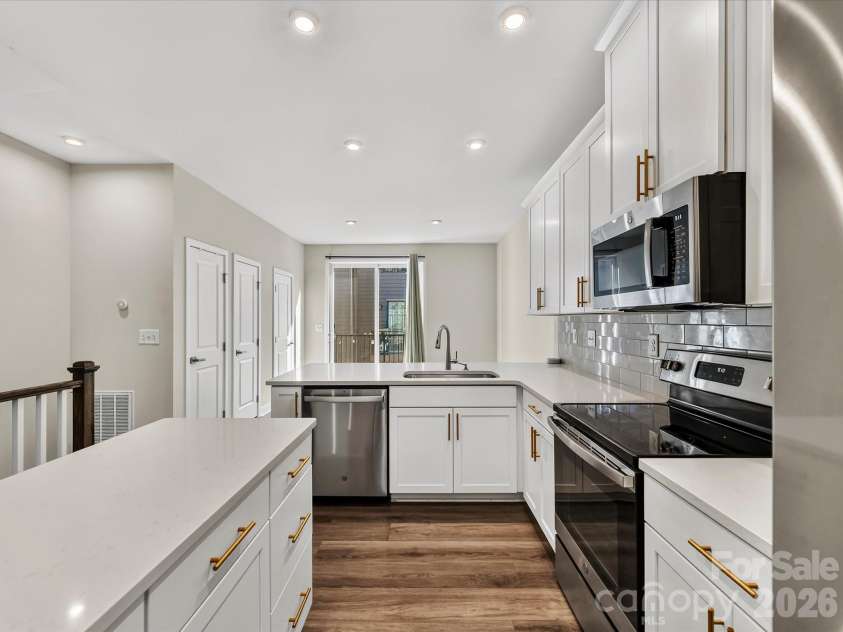 324 Yorkshire Drive, Charlotte, NC 28217.  MLS# CAR4416502, YatesRealty ID 45573. 