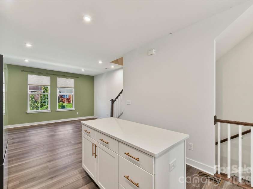 324 Yorkshire Drive, Charlotte, NC 28217.  MLS# CAR4416502, YatesRealty ID 45573. 