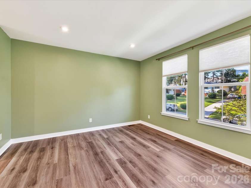324 Yorkshire Drive, Charlotte, NC 28217.  MLS# CAR4416502, YatesRealty ID 45573. 
