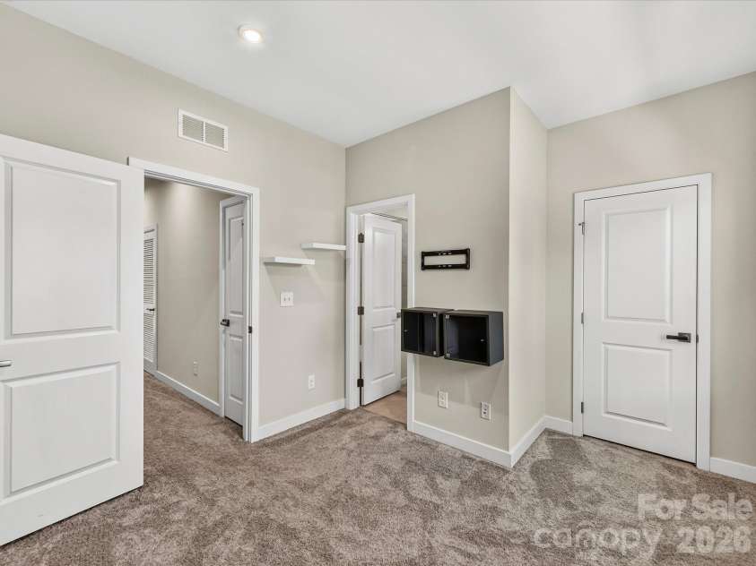 324 Yorkshire Drive, Charlotte, NC 28217.  MLS# CAR4416502, YatesRealty ID 45573. 