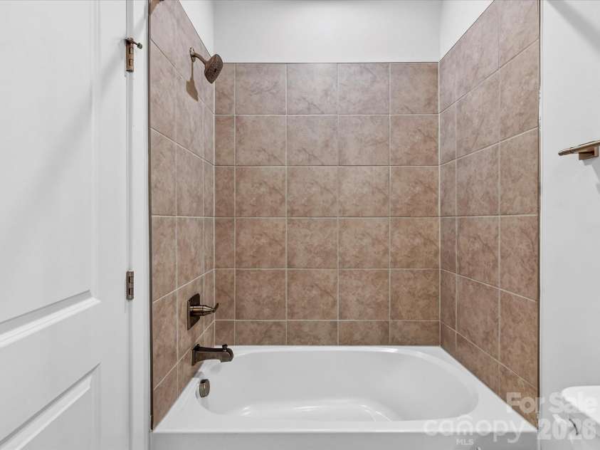 324 Yorkshire Drive, Charlotte, NC 28217.  MLS# CAR4416502, YatesRealty ID 45573. 