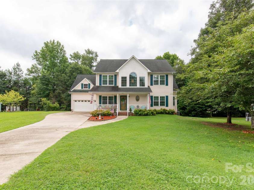 901 Clover Park Drive, Clover, SC 29710.  MLS# CAR4416054, YatesRealty ID 45575. 901 Clover Park Drive