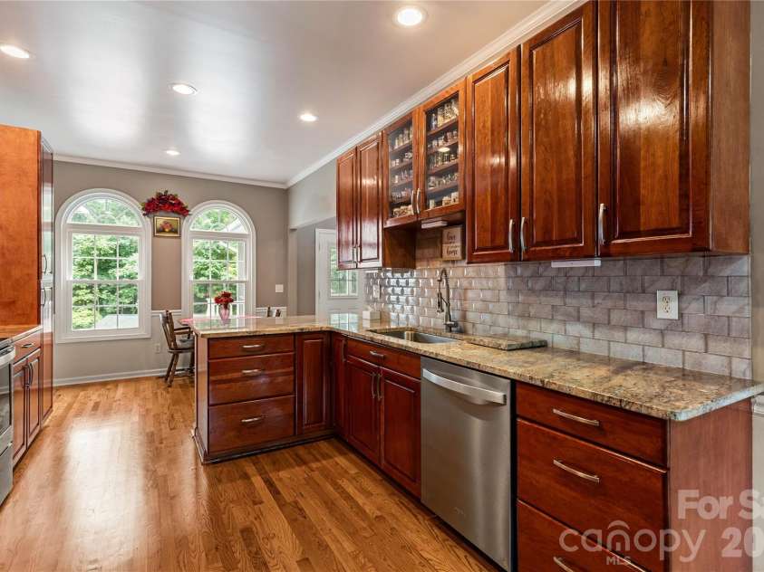 901 Clover Park Drive, Clover, SC 29710.  MLS# CAR4416054, YatesRealty ID 45575. Beautiful Kitchen