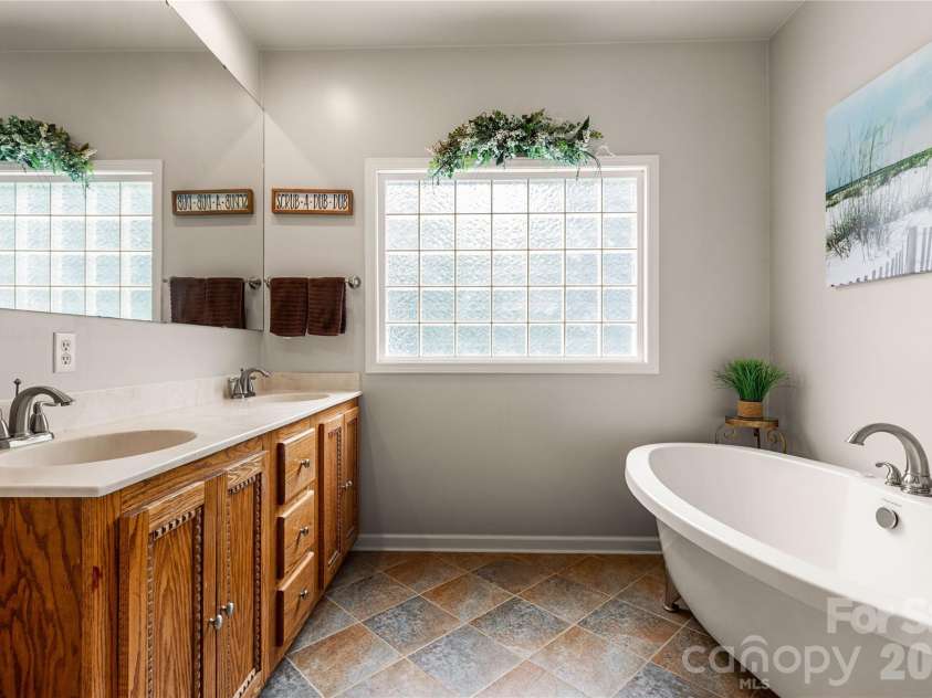 901 Clover Park Drive, Clover, SC 29710.  MLS# CAR4416054, YatesRealty ID 45575. Primary En-Suite