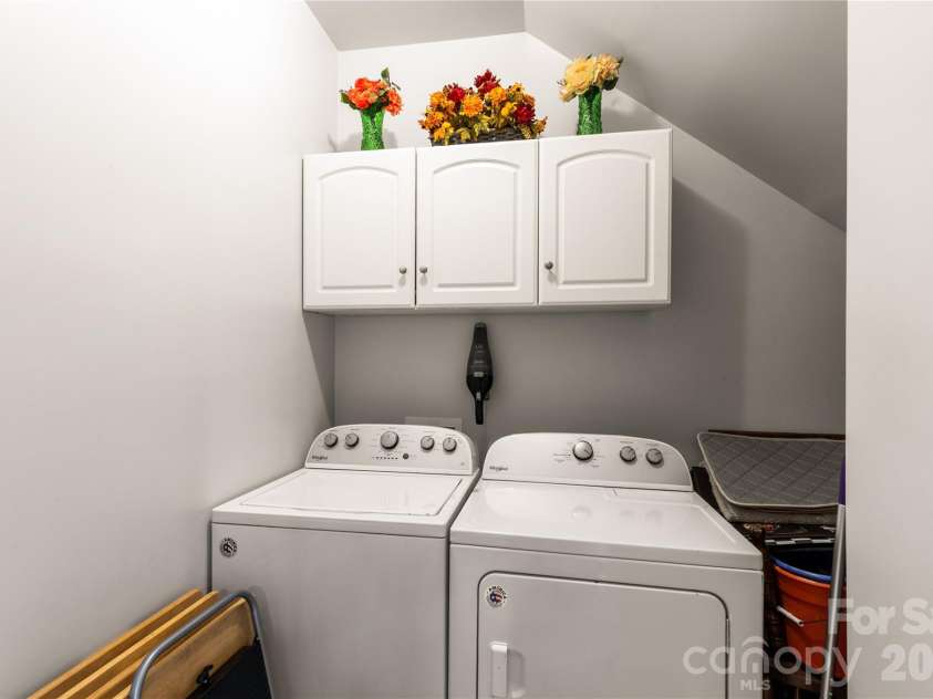 901 Clover Park Drive, Clover, SC 29710.  MLS# CAR4416054, YatesRealty ID 45575. Walk-In Laundry