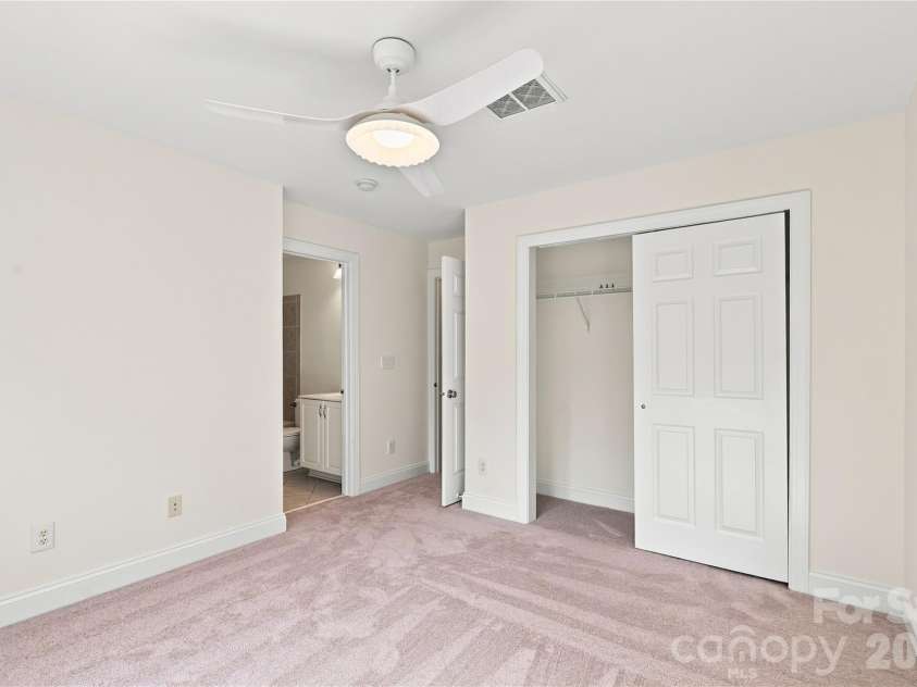 3013 Groves Edge Lane, Waxhaw, NC 28173.  MLS# CAR4403547, YatesRealty ID 45576. 